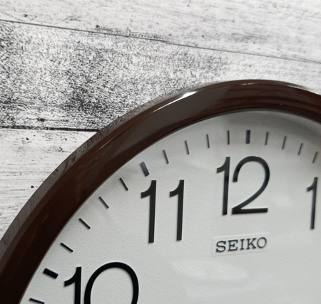 Zegar ścienny SEIKO QXA847B 31 cm brązowy cichy mechanizm