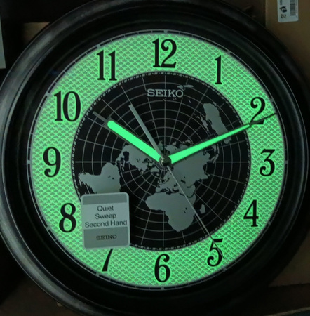 Zegar ścienny SEIKO QXA825S 32 cm luminescencyjna tarcza kontynenty
