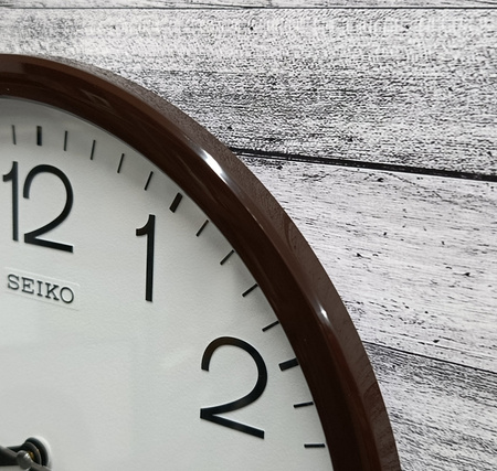 Zegar ścienny SEIKO QXA847B 31 cm brązowy cichy mechanizm