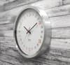 Metalowy 24-godzinny zegar ścienny Atrix AL2412H24A-1